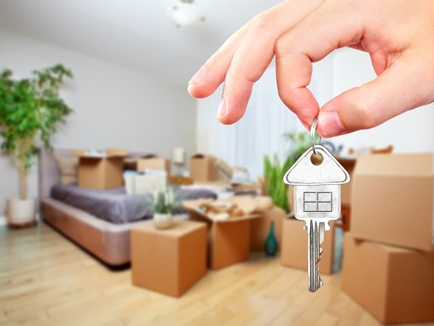 Nøgle og flyttekasser